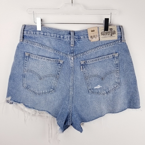 Levi's SilverTab A37010001 High-Waisted Mom Shorts NWT size 31 - Picture 2 of 10